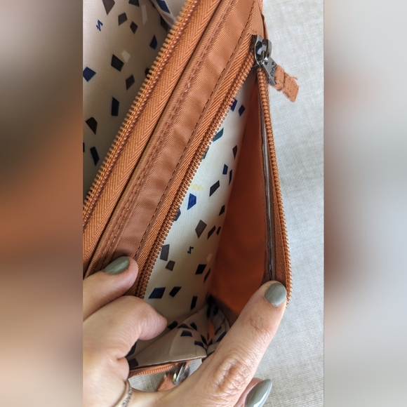 Lug Quickstep Crossbody/Wristlet Wallet in Copper - Picture 3 of 9